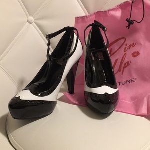 Vintage Black & White Gangster Mary Janes